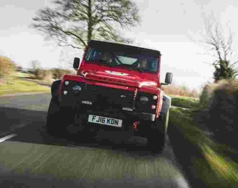 Tata Motors所有的JLR購買全地形性能汽車專業隊員