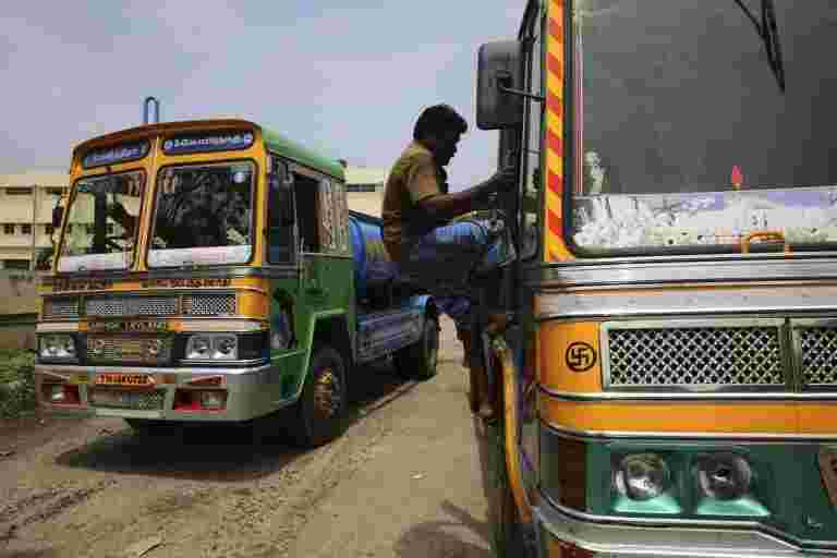 不要騷擾公民，接受電子形式的運輸文件，中心告訴國家