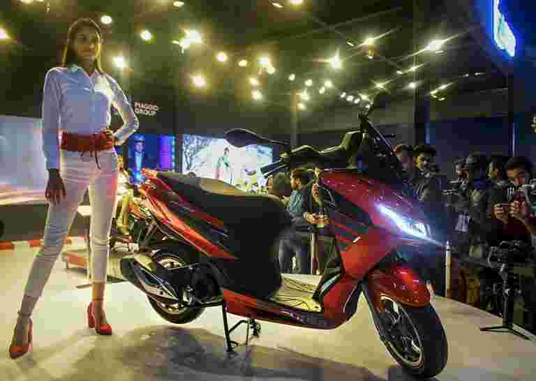 Piaggio India推出更新的Vespa，Aprilia Storm Models