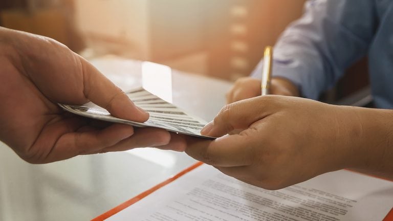 HPCL-MRPL合并命中現金障礙; ongc規則出來股票交換