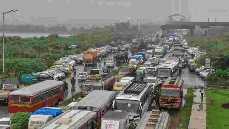 預算2021：FM Nirmala Sitharaman宣布宣布逐步淘汰舊車輛的自愿車輛