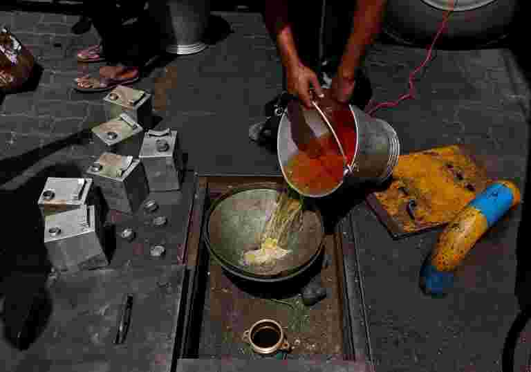 政府減輕了燃料零售規則，允許進入非石油公司