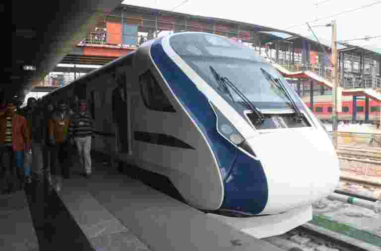 被標記后的一天，Vande Bharat Express陷入困境