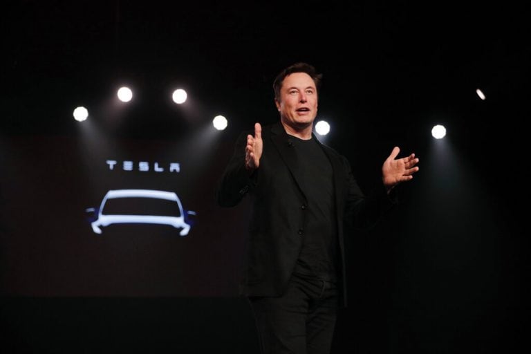 特斯拉首席執行官Elon Musk與我們秒過渡到推特使用