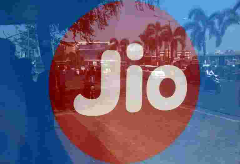 Reliance Jio Gigafiber vs其他：寬帶，速度，電視資費計劃比較