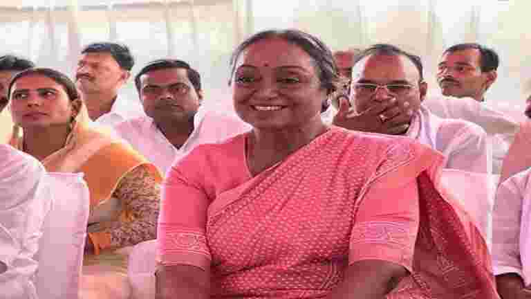 調查Meira Kumar頁面的阻止：Facebook