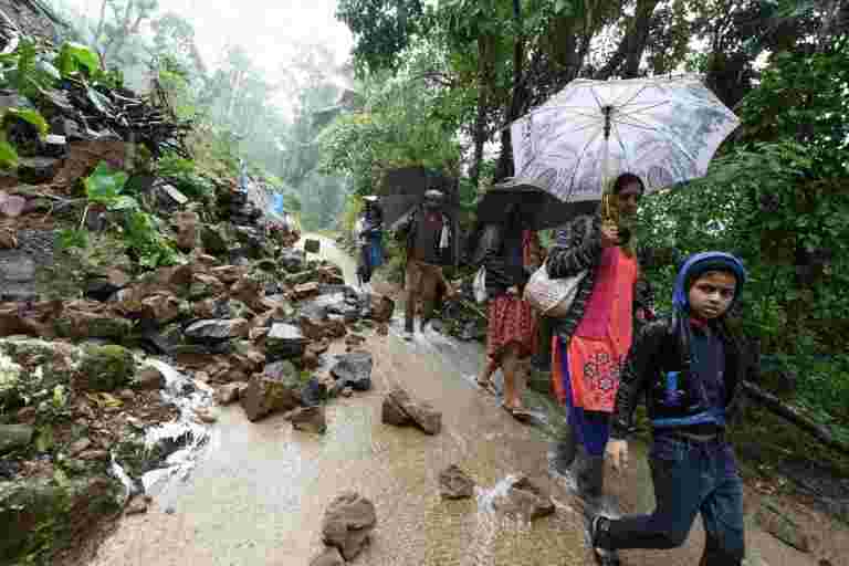 Kodagu洪水：數百人擱淺，4,320在卡納塔克救出