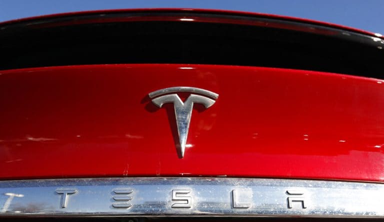 Reddit用戶聲稱是Tesla Insider，現在說比特幣帖子不是真的