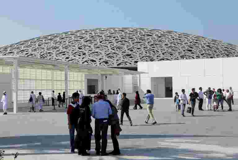 阿布扎比推遲揭通4.5億美元的達芬奇繪畫