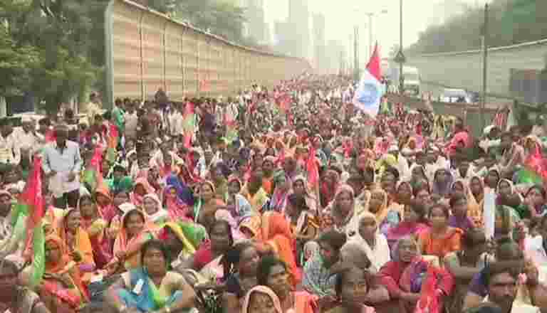 星期五，來自印度的農民群體將向議會進行。這是他們在一年內動員的動員