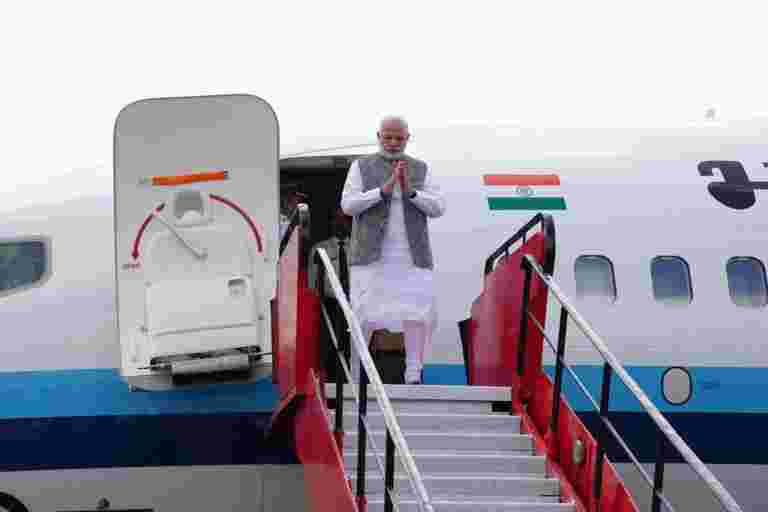 PM Narendra Modi抵達新加坡東亞峰會