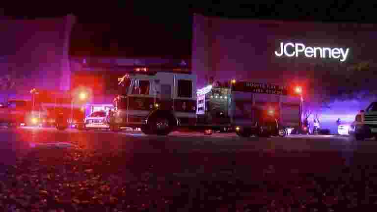 拍攝葉子1死和2在美國的購物中心受傷