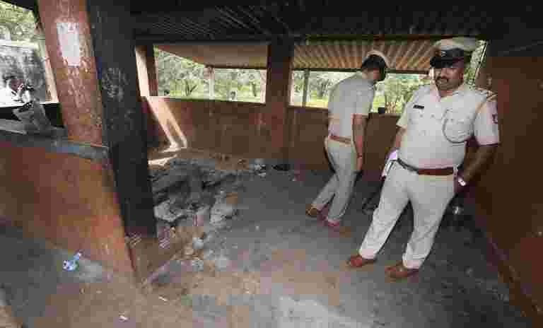 疑似食物中毒殺死11在卡納塔克寺