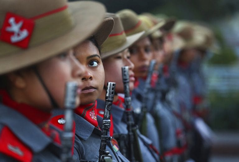 共和國2019年日：女性在rajpath在70歲的共和國日游行舉行令人愉快的人群
