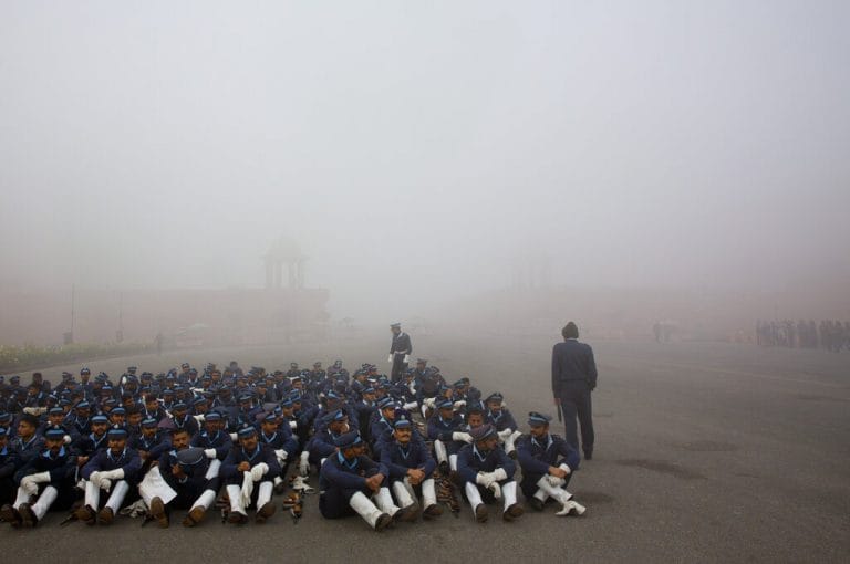 密集的霧拖延25德里約束列車，空氣質量提高了資本