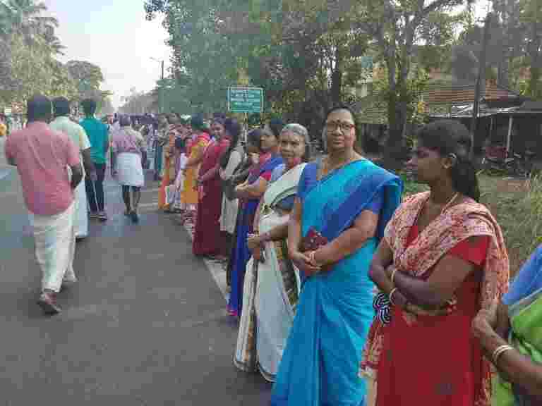 Lakhs在喀拉拉邦形成&ldquo;女子墻&rdquo;