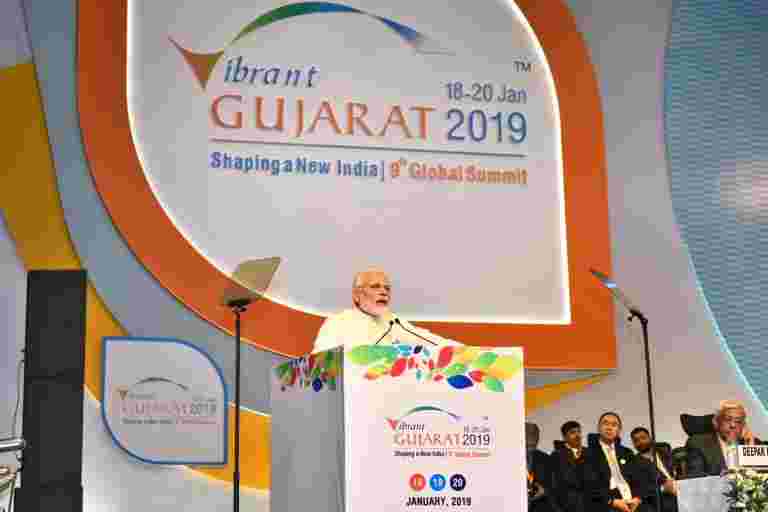 充滿活力的Gujarat第1天日記：Modi Merchandise，Selfie with PM，John Chambers將主持人和其他場景從投資聚集中轉動