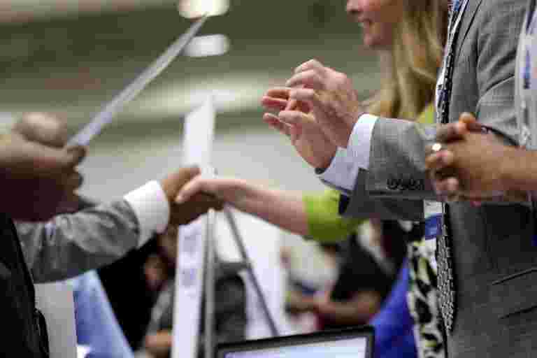 美國招聘人口達到歷史新高;工人更加稀缺