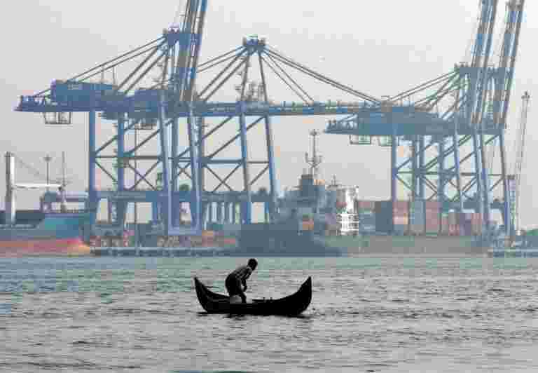 2月份出口額增長2.44％;貿易逆差狹窄