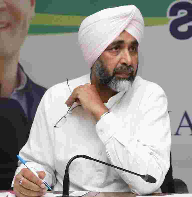 普京財政部長法律辛格·辛格·巴達爾表示，GST委員會不應急于通過房地產和彩票等關鍵立法急于