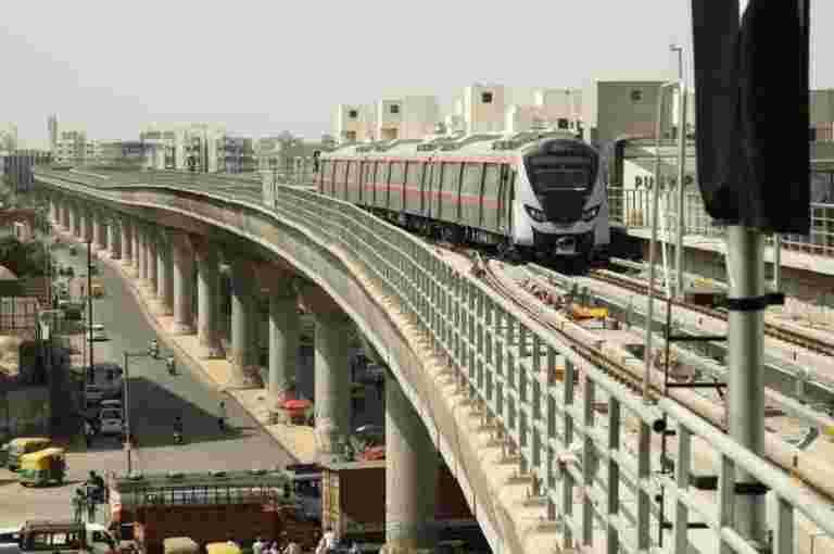 中心Okays RS 12,020 Crore Surat Metro項目