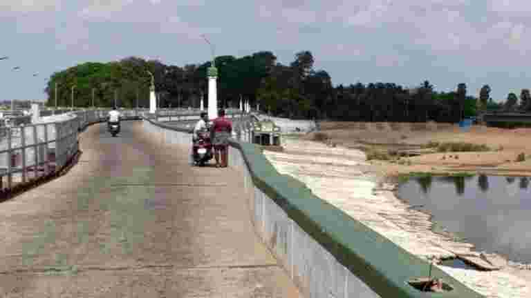 隨著石油泄漏到卡瓦里三角洲，憤怒泄漏到選舉討論中