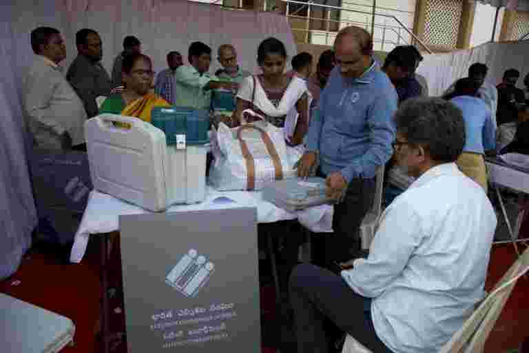 選舉笑話讓印度股市在邊緣，預測民意調查