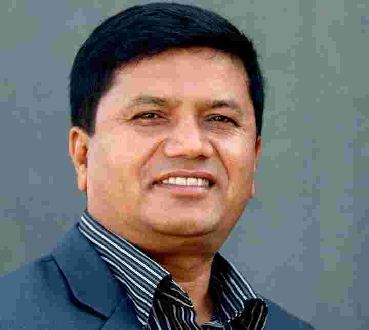 尼泊爾的旅游和民航部長Rabindra Adhikari在直升機崩潰中遇難