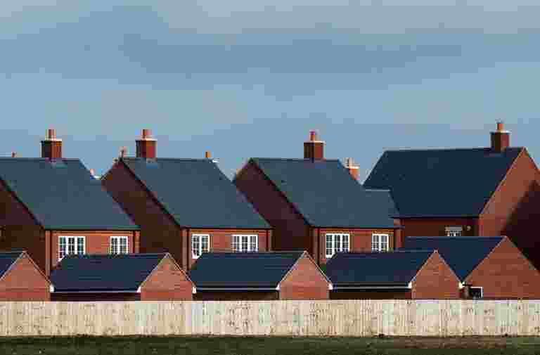 英國經濟隨著Brexit Prodingpiling Lifts工廠的增長