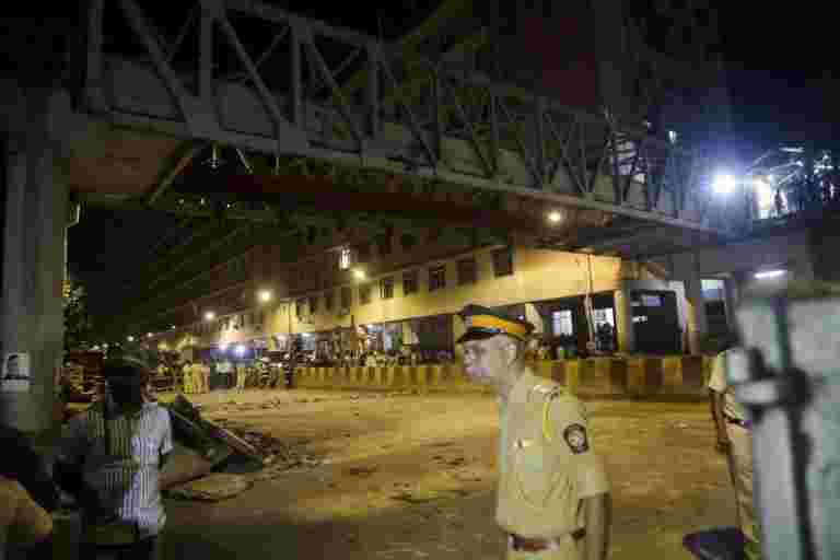 橋梁崩潰：2次公民工程師暫停，詢問訂購