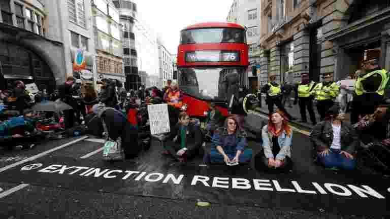 高盛，英格蘭銀行和倫敦氣候活動家的證券交易所