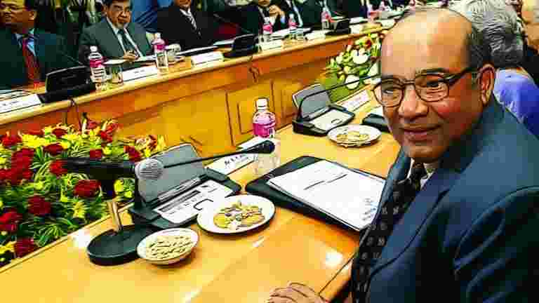 yv reddy說，印度經濟背后的原因之間的全球性不確定性