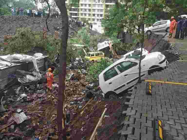 馬哈拉施特拉：15包括4名兒童死于浦那墻壁坍塌之后的不停的雨后