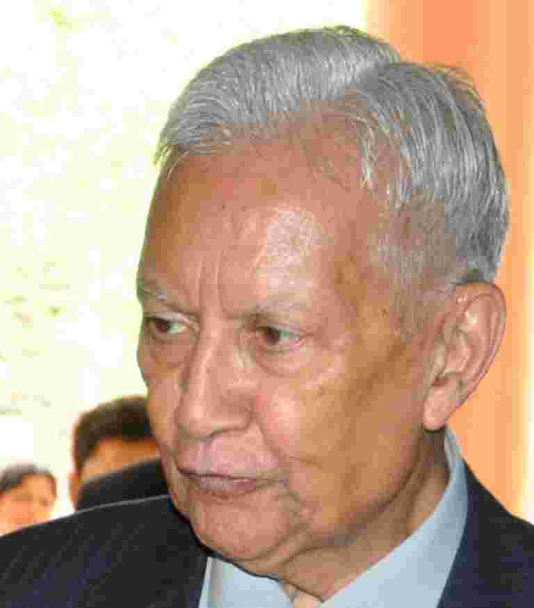 工業家BK Birla逃離了