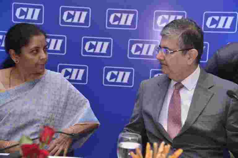 財政部長尼爾·斯哈塔曼·斯希拉曼注意到行業的問題