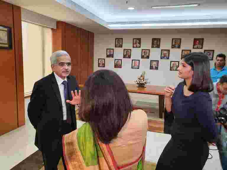 CNBC-TV18獨家：RBI州長表示，增長了5％的驚喜