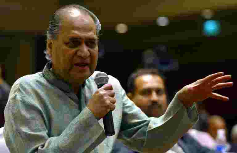 在Rahul Bajaj Quips人們害怕批評政府之后，amit shah沒有恐懼