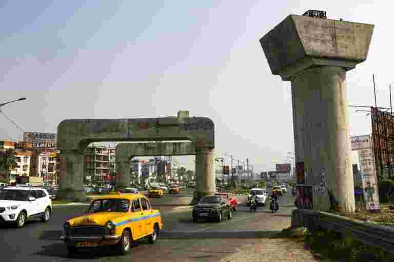 Avendus'Andrew Holland說，需要在浸入Mid＆Smallcaps之前看到經濟恢復