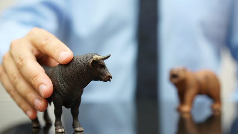 想要在這些下降的市場中重新加入你的投資組合嗎？這就是為什么交易較少更適合您的財務狀況