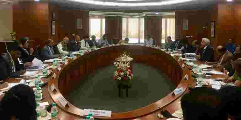 內閣延長了第15條財務委員會的期限