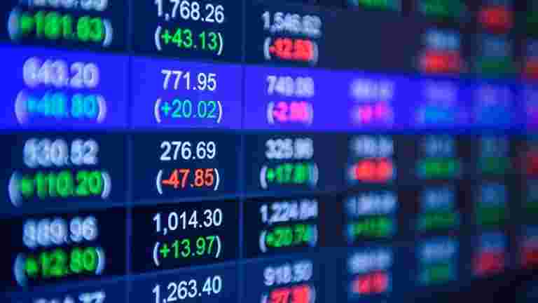 Ujjivan小金融銀行推出了強大的市場首次亮相。它的父母Ujivan金融將如何定價？